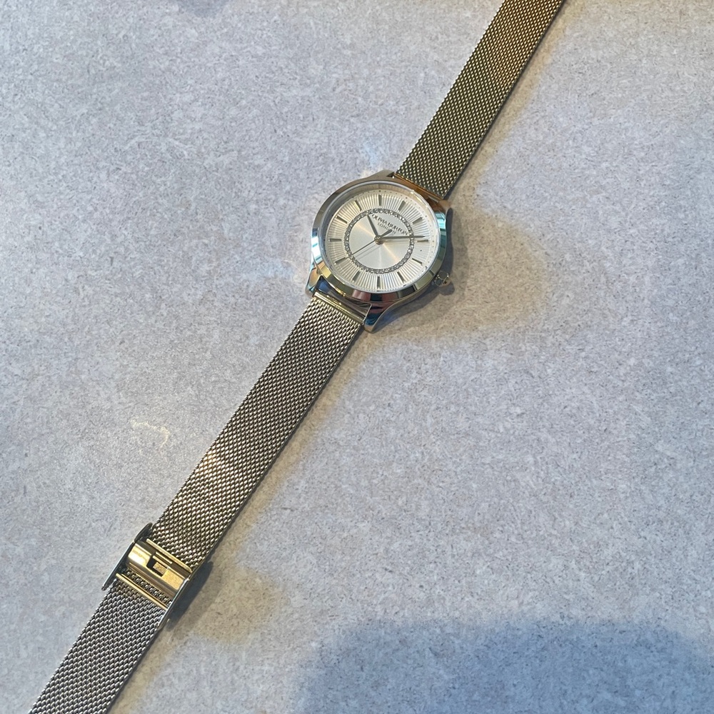 30mm Wonderlust Ivory & Gold Mesh Watch, brand new comes with box. - Picture 5 of 8